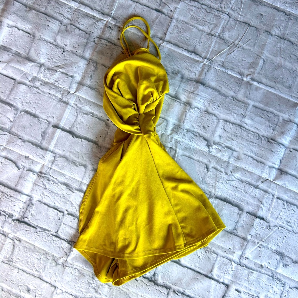 Akira Chicago cut out short dress/skort size L